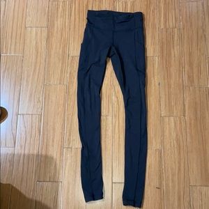 black lululemon running leggings